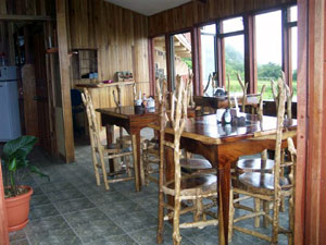 The restaurant has rustic, custom made furniture, a nice atmosphere and the wonderful vista through its large windows. 